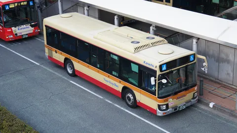 上から撮った神奈中エルガ