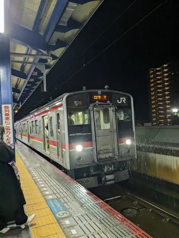 雨粒と電車の夜