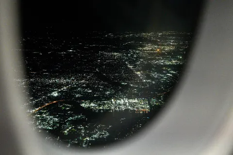 眠らない街の灯りが導く夜景