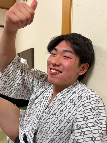浴衣でサムズアップ！
