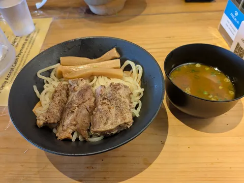 麺と豚の静かな余韻