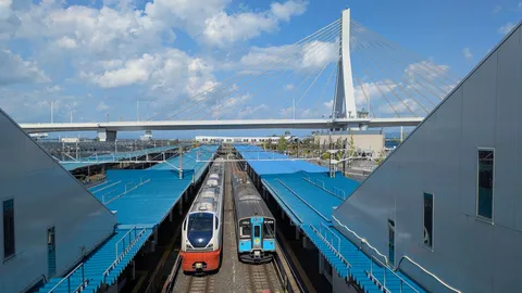 空と線路が描く、壮大なシンフォニー