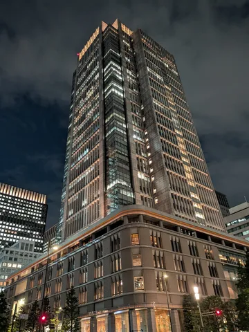 夜空に映える高層ビル