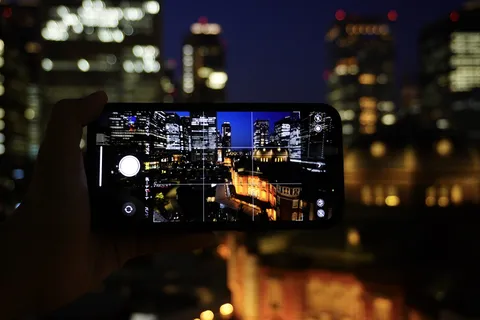 画面の中の煌めく夜景