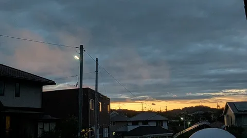 夕暮れの呼吸を描く路地