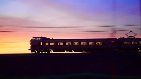 夕暮れに消える、旅路の残像
