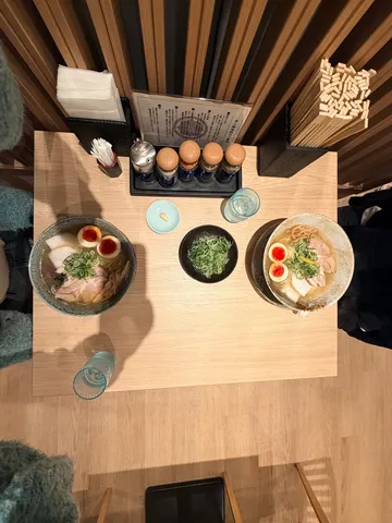 夜のラーメン対決