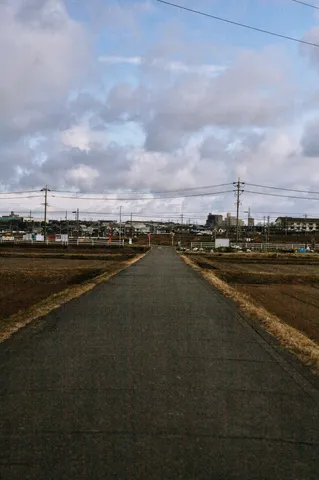 どこまでも続く道、見慣れた風景