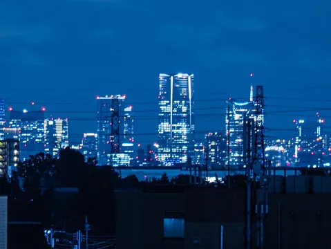 近未来都市の静かな灯り