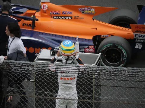 レースの熱気と静寂