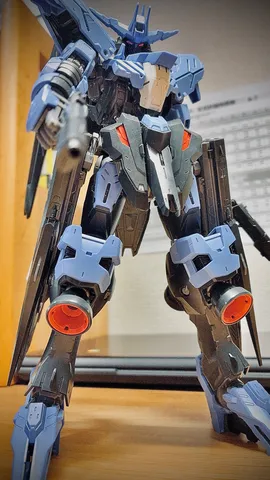 青と陰影の機動美