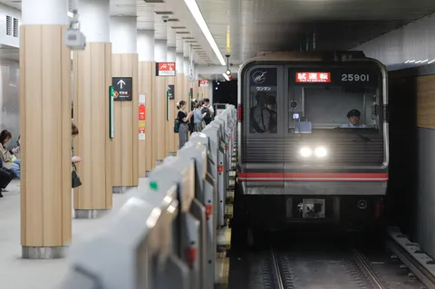 駅の日常、列車の静寂