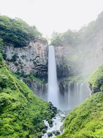 翠の絶景、水流の響き