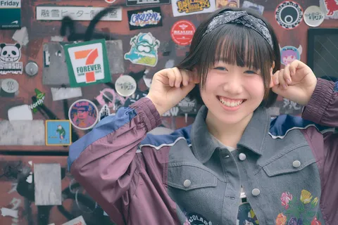 壁と笑顔がつくる小さな旅路