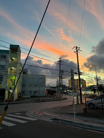 夕焼けと電線のコントラスト
