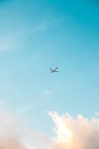 青空をゆく旅人