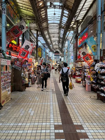 活気あふれる日本の商店街