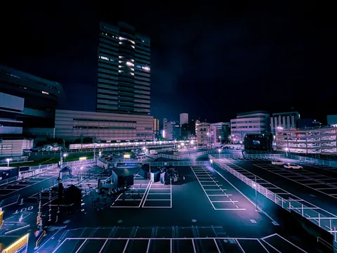 青き光、ビル群の眠り