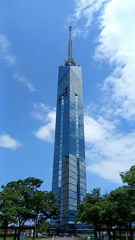 青空に映える超高層