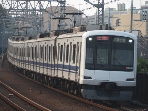 日常を駆ける都市の流線