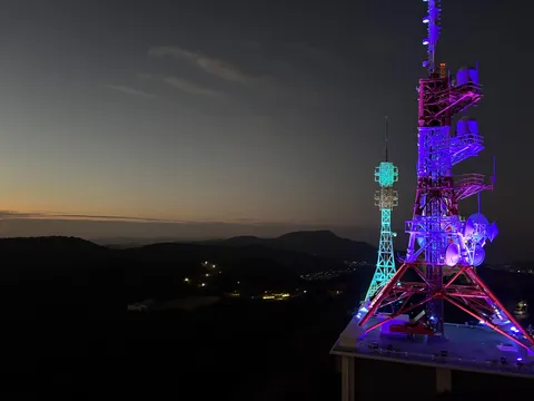 近未来都市の夜景タワー