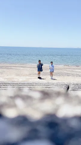 青い空と海、少女たちの夏日