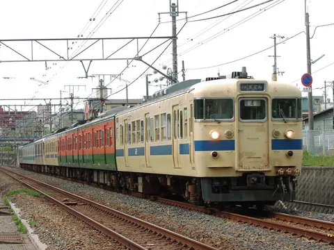 天王寺行き、色とりどりの電車