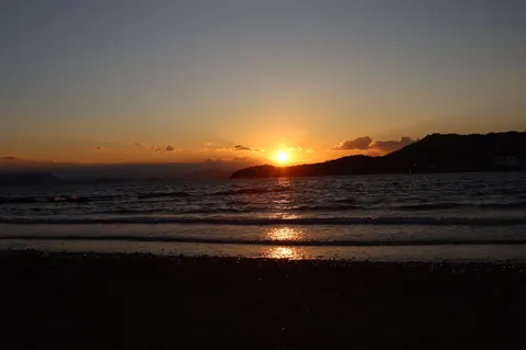 水面に映える夕焼けの輝き
