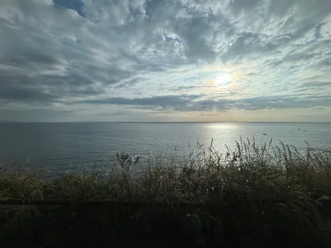 草と海と空のコントラスト