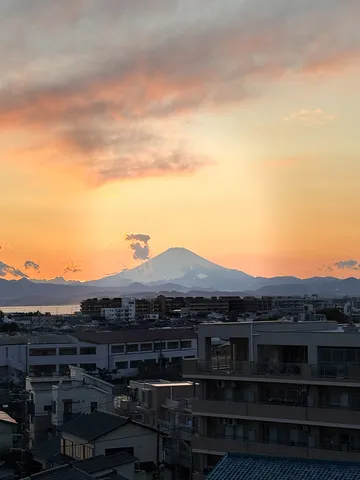 燃える空と雄大な富士