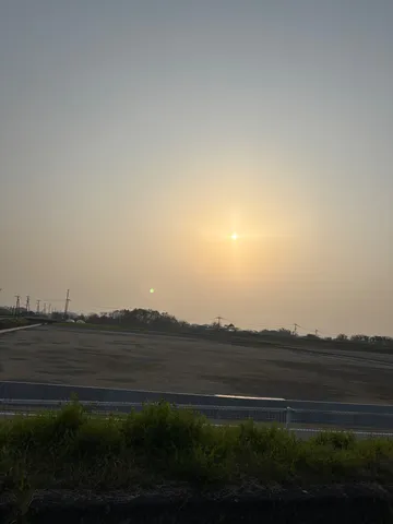 沈む陽と静かな空間