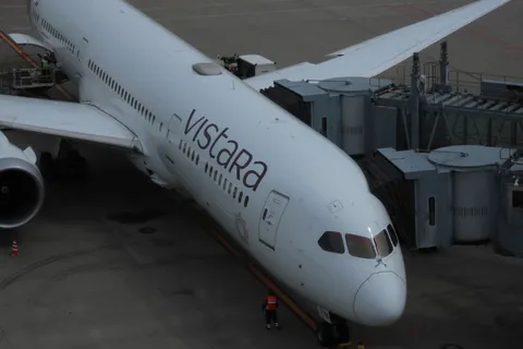 離陸を待つVistara機