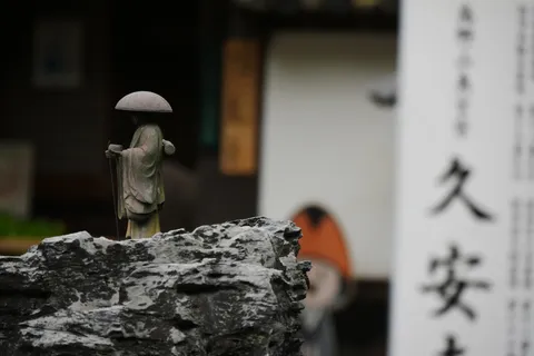 雨宿りの旅人