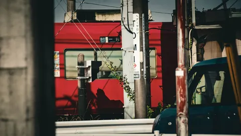赤い列車の影と影絵