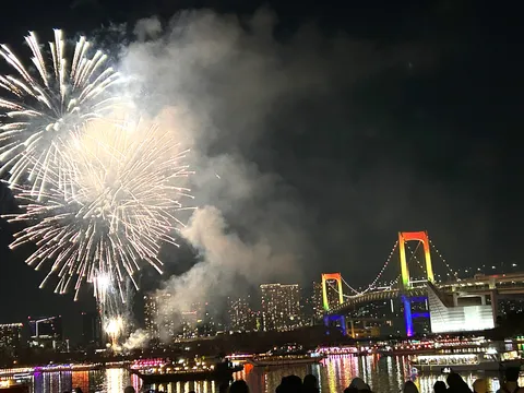夜空をひらく光の橋