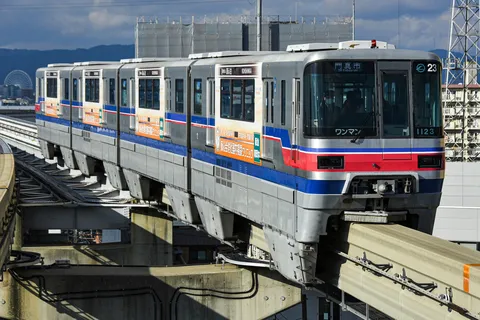 空飛ぶ電車、都会を駆ける