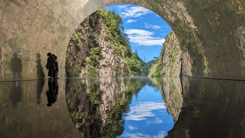地下トンネルの空と水