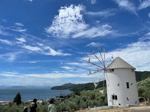 風車と海の涼風景