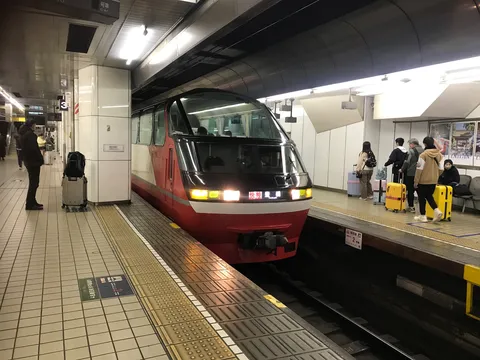 旅立ちの合図、特急列車の停車駅