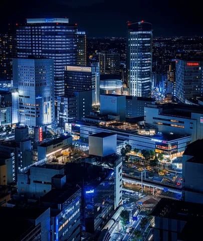 夜の街、光のオーバーロード