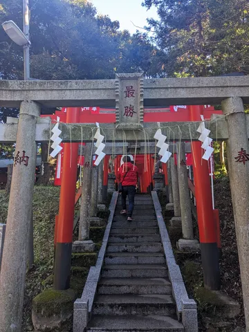 最勝へ誘う朱の参道