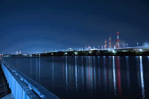 夜景に映る灯りの轨迹