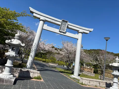 鳥居「俺、傾いてないよ？」