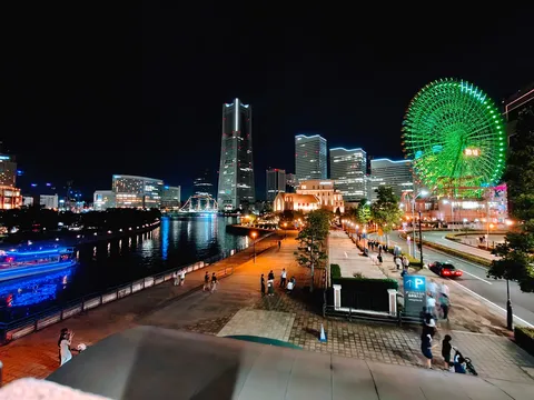 光の競演、都市の夜