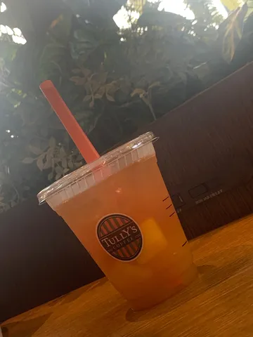Tully's のフルーティーな一杯