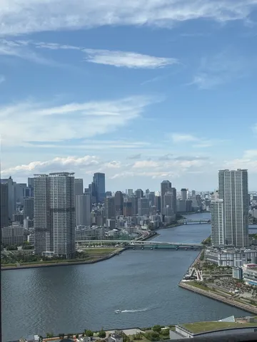 都会のオアシス、水辺の都会景