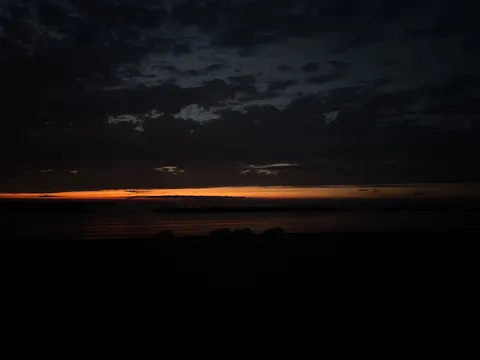 沈む光と水の静寂