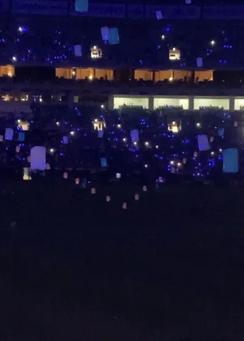夜空に灯る希望の光
