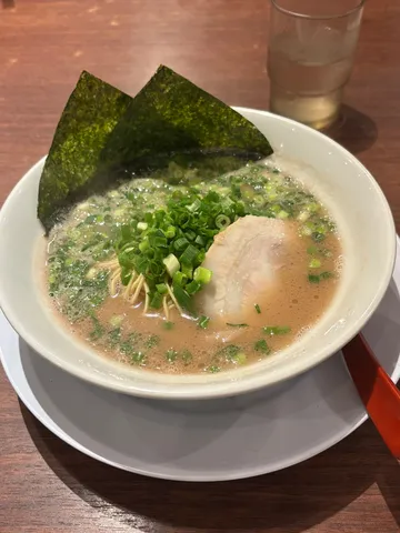 心温まる一杯、海苔の風味とネギの彩り