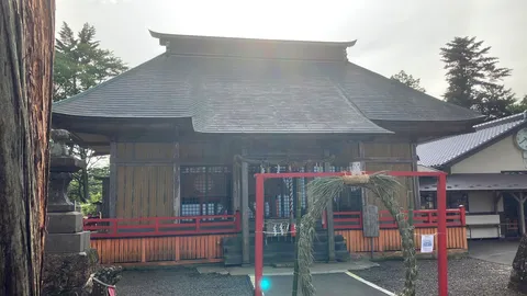 古都の趣、静寂の参道